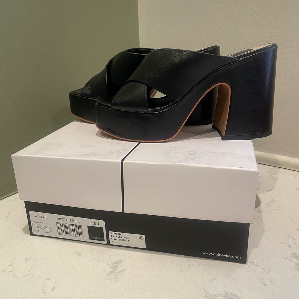 Dolce Vita Black Leather Wonder Sandal
